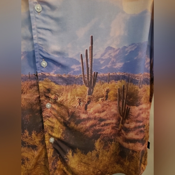 Guess NWT Button-down Desert Scene Shirt, Medium Slim Fit - Picture 2 of 7